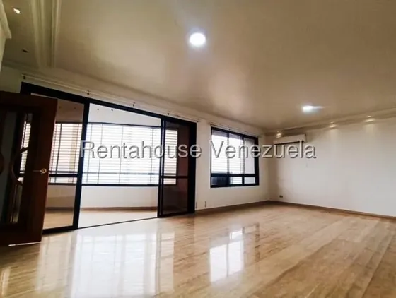 Apartamento En Alquiler En La Alameda Con 2 Garitas De Vigilancia, Cámaras De Vigilancia En Todo El Conjunto, Pisos De Mármol, Espectacular Vista Panorámica De La Ciudad Y El Ávila. 26-16195