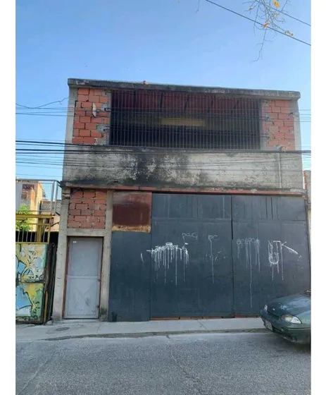 Edificio Comercial De Tres Niveles