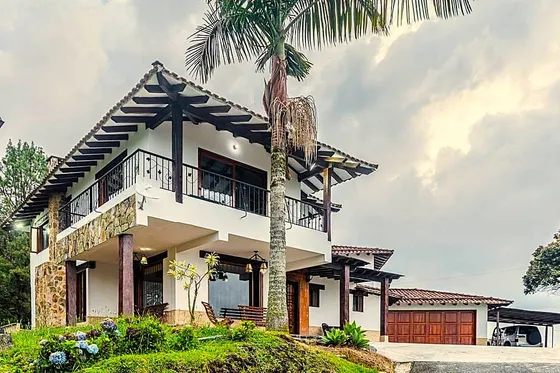 Casa Campestre Con Bella Vista Panoramica / La Catedral - Envigado