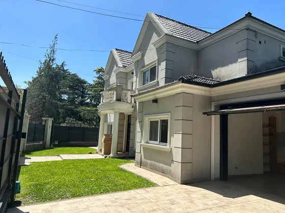 Venta, Casa, 5 Amb. Con Parque Y Pileta Parque Leloir