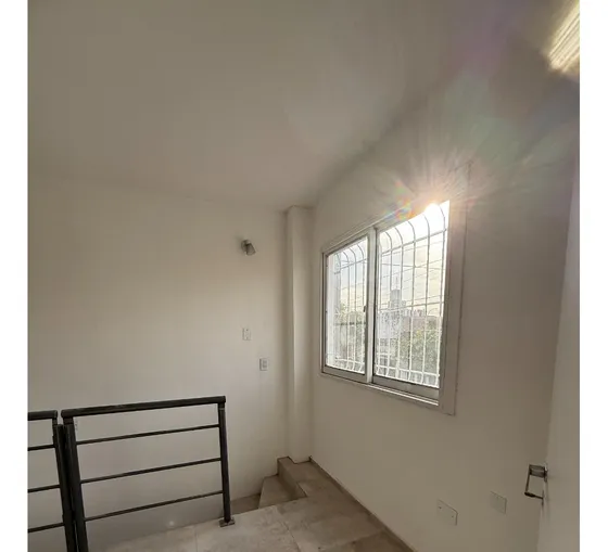 Casa En Alquiler , 2 Dormitorios , 2 Baños , Alta Cordoba , Cba , Argentina 