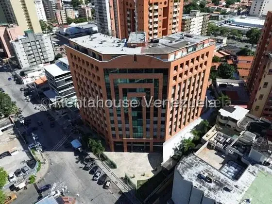 Maritza Lucena Alquila Amplia Oficina En Torre Empresarial Al Este De Barquisimeto, Cód. 26-8174, Vigilancia 24/7, Ideal Para Desarrollar Tu Actividad Comercial.