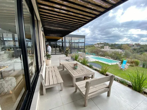 Casa En Venta De 5 Dormitorios En Country Estancia Q2, Con Vistas!