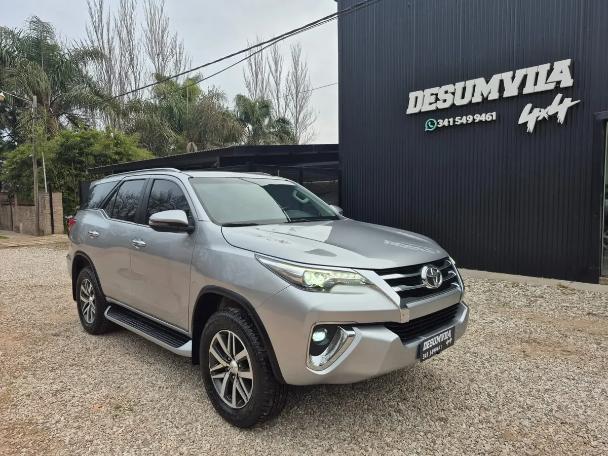 Toyota SW4 2.8 SRX 177 HP 4x4 7-Speed Automatic
