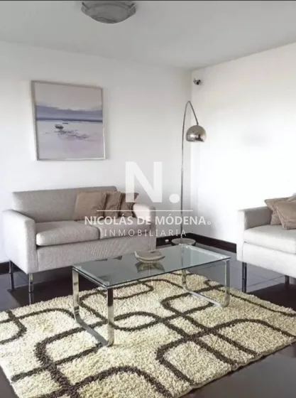 Apartamento De 2 Dormitorios Frente Al Mar En Malvin. Montevideo