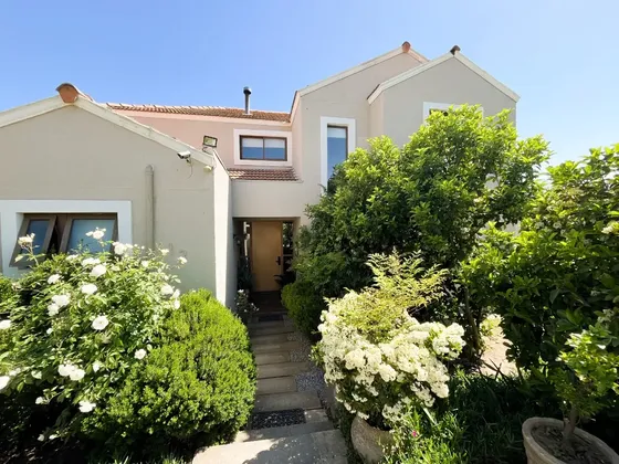 Excelente Casa En Venta En Lomas De Nogales