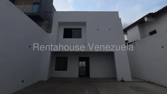 Diana Blanco Vende Espectacular Casa Al Este De Barquisimeto, Estructura Ideal Con Acabados En Obra Blanca, Listos Para Recibir Tu Toque Personal.
