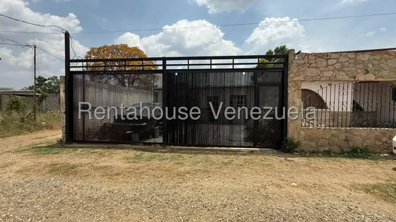 Maria E. Vende Casa  En La Montanita, Lara#25-18611