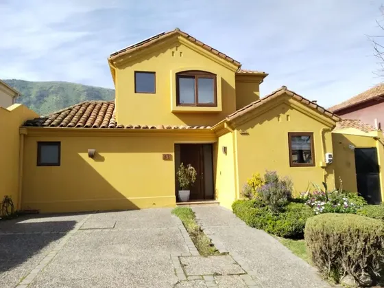 Hermosa Casa En Condominio !