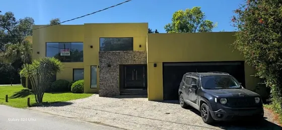 Casa Quinta En Venta - 5 Dormitorios 4 Baños - Cocheras - 1.600mts2 - Ezeiza