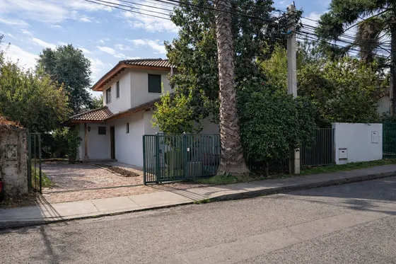 En Venta Casa En Condominio Con 4 Dormitorios Y 3 Baños