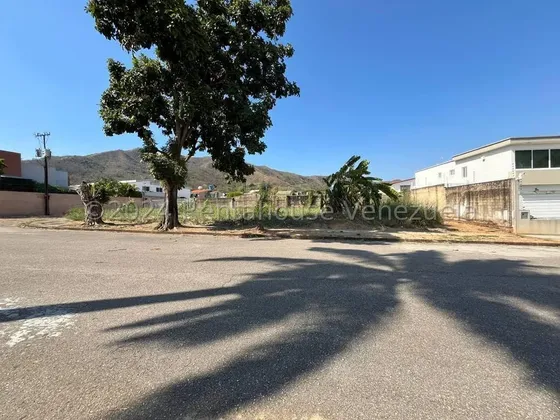 Rentahouse Vende Terreno En Una Exclusiva Urbanizacion De Alto Target, En Zona Norte De Valencia 25-17591 Sp.
