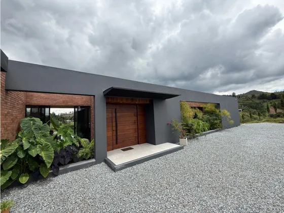 Venta De Espectacular Casa En El Retiro De Un Solo Nivel