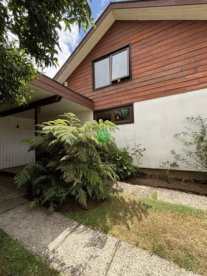 Casa En Arriendo De 4 Dorm. En Valdivia