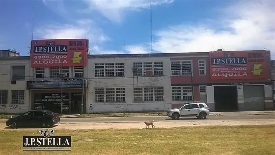 Depósito Comercial 5000 M² Con Frente A 4 Calles - Lomas Del Mirador