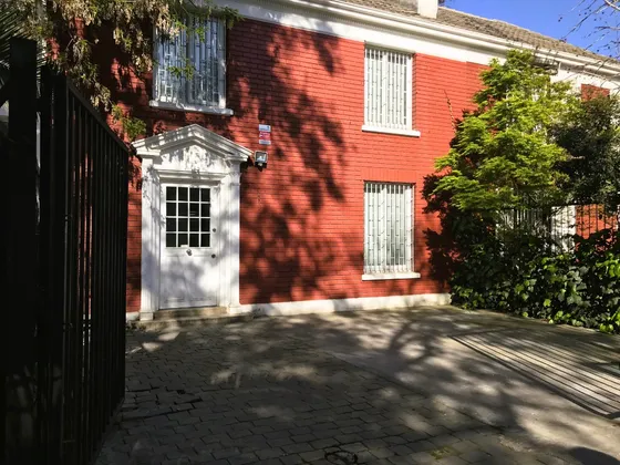 Remodelada Casa Comercial En Pedro De Valdivia Norte
