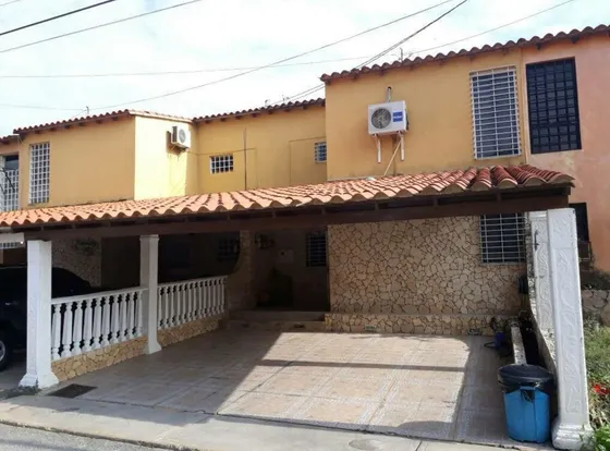 Espectacular Town House En Villa Mora