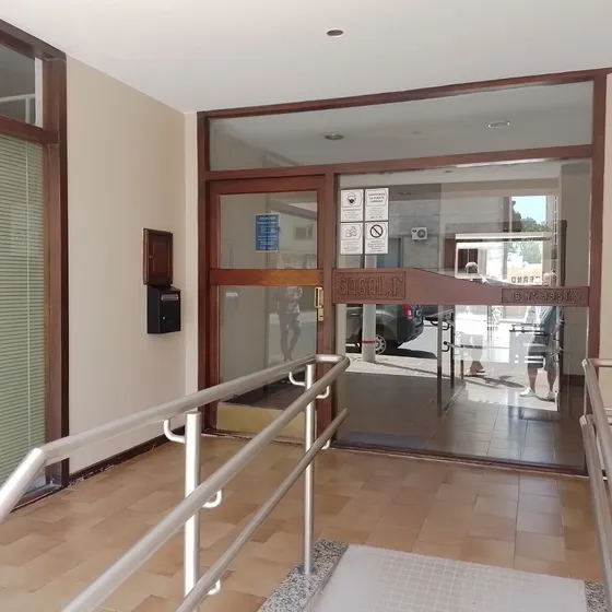 Departamento En Necochea Ed. Sagal Iº. 4 Ambientes C/cochera.