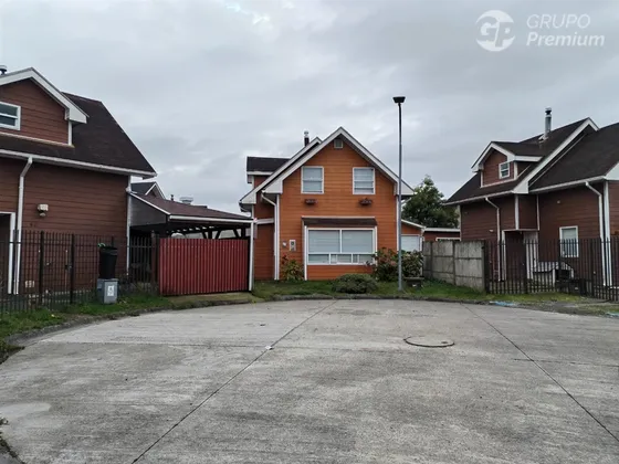 Casa En Venta En Exclusivo Sector De Puerto Varas 3d 3b