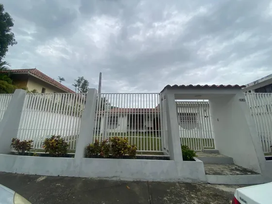 En Venta Casa En La Urbanizacion El Recreo, San José. Valencia