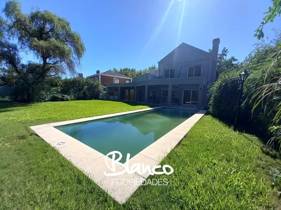 Casa  En Venta En Los Jazmines, Pilar Del Este, Pilar