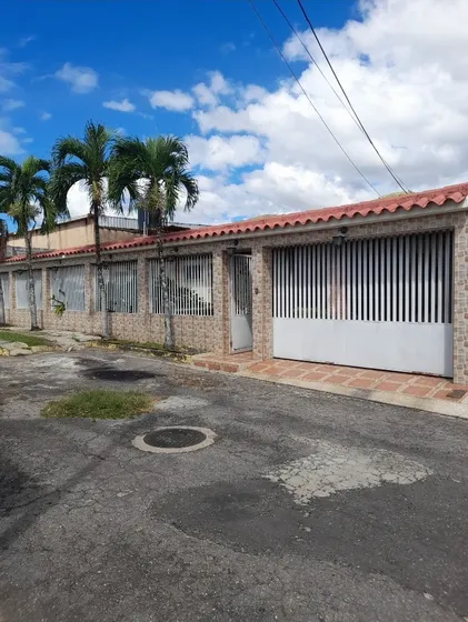Vendo Casa Urbanización Mora  2, La Victoria. Estado Aragua