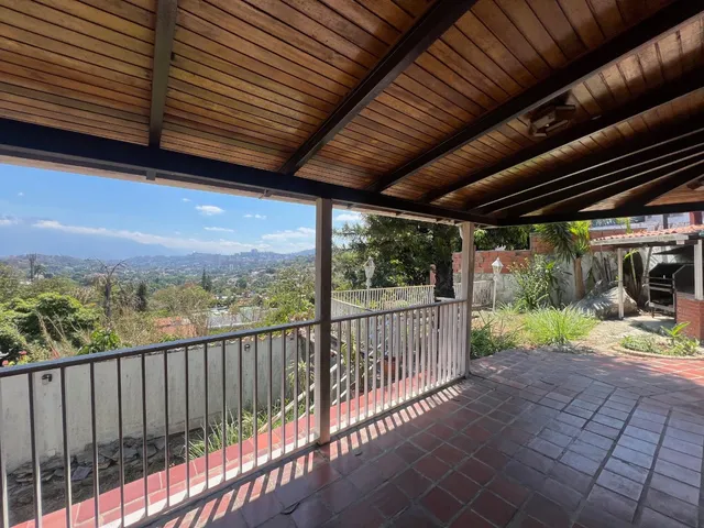 En Venta Casa En Prados De Este, Una Sola Planta, Calle Cerrada.
