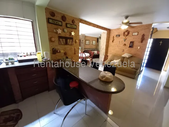 Luis Quiroz Vende Townhouse En Piedra Pintada Mañongo Naguanagua, Pozo Calle Cerrada Con Vigilancia 24/7  Lq 25-24338