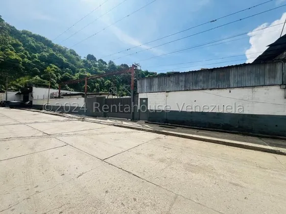 Jg Cod Flex 25-3856 Se Alquila Espacioso Galpon Comercial En La Yaguara Negociable