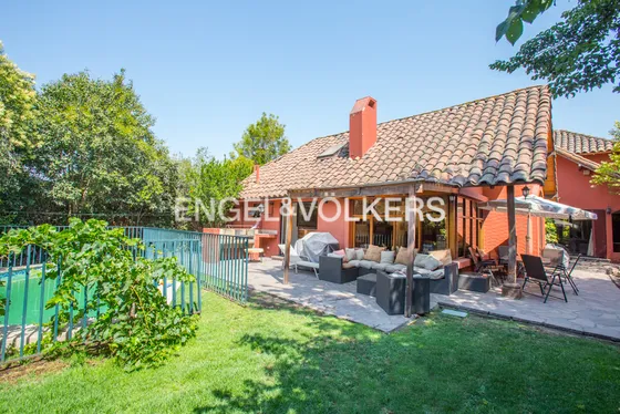 Casa En Venta Los Dominicos Antiguo, La Foresta