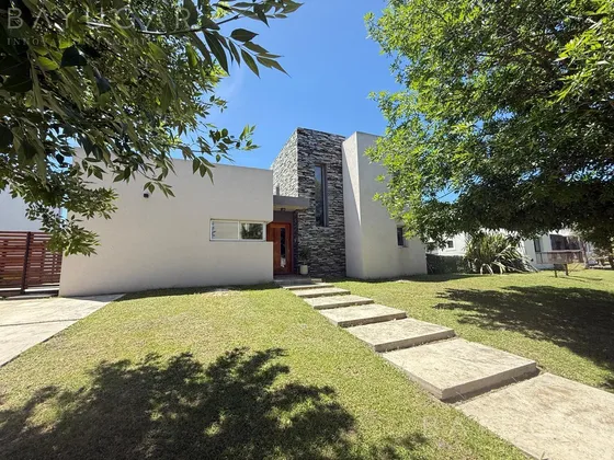 Casa En Venta  - Barrio El Cantón - Puertos / Escobar Pilar