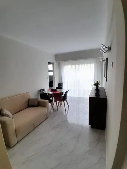 Departamento En  Venta, Un Ambiente Al Frente. Zona Plaza Colon