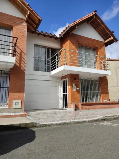 Casa En Venta En La Ceja - Jardines Cod 67566
