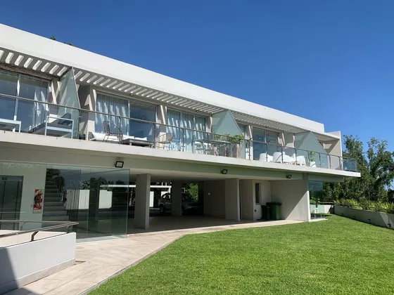 Venta Departamento 2 Ambientes En Punta Chica