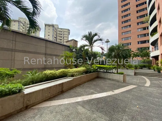 Hermoso Apartamento En Alquiler En Los Dos Caminos 25-7748