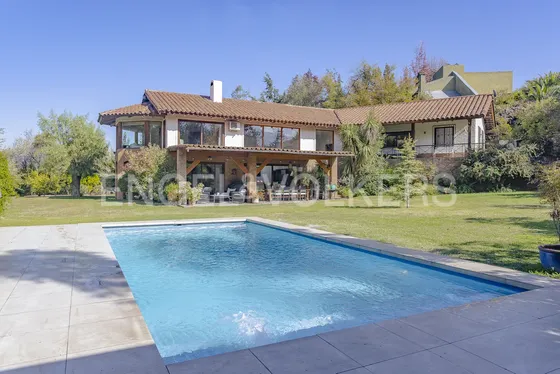 Casa Con Amplio Terreno En Huinganal