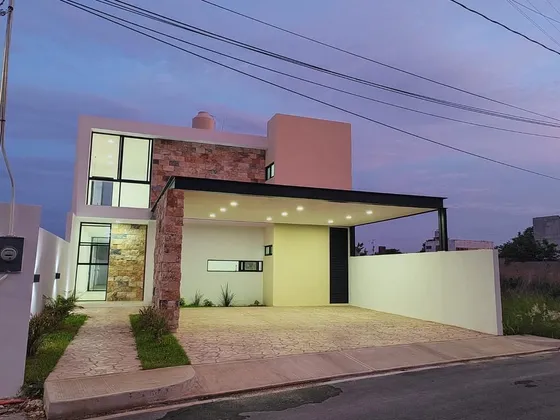Casa En Venta  Con Piscina En Merida  Cholul  Yucatan