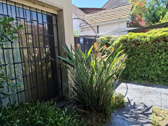 Vendo Casa Apta Para Negocio Con 4 Dormitorios, Ñuñoa