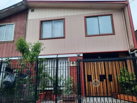 Casa En Venta De 3 Dorm. En Los Angeles