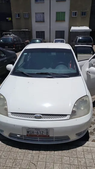 Ford Fiesta 1.6 First 5vel Aa Sedan Mt
