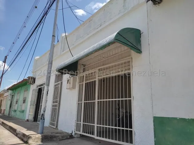 Amplia, Ideal Para Negocio Con Excelente Ubicación. Calle Sucre Oeste. Villa De Cura. Edo. Aragua Rah 25-13408