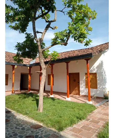 Venta  Casa En Santafe De Antioquia, 1.174mts, Uso Comercial,