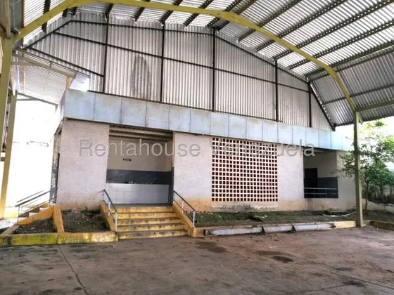 Norgelin Díaz Alquila Galpón En La Intercomunal Barquisimeto-acarigua Cod.25-19698  