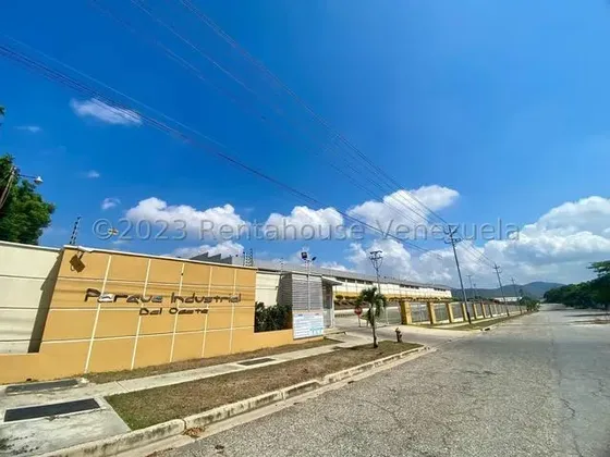 Ana Karina Molleja Vende Hermoso Galpon - Deposito En Zona Industrial 2,barquisimeto Lara /akm