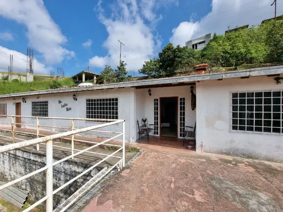 Venta De Casa Con Excelente Vista En Colinas De Carrizal Urbanizacion Pan De Azucar Miranda 