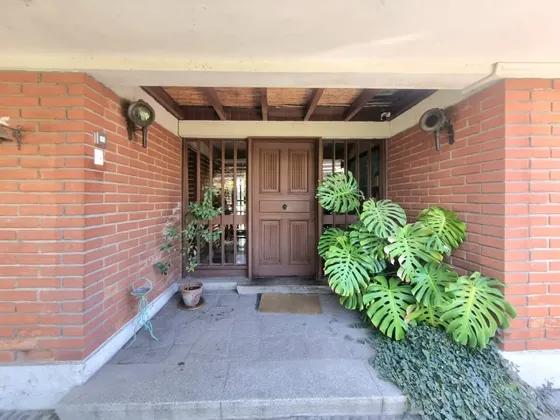 Casa En Venta, Ubicada En El Centro De Curicó