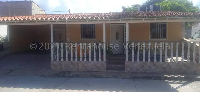 Casa En Venta Cabudare La Teura Codigo 2 3  1  6  2  1 5 Mildred Hermosa Y De Oportunidad Con Amplios Espacio Y Cocina Moderna, Con Tanque Subterraneo Y Con Una Sala Para Recreacion Familiar Excelente