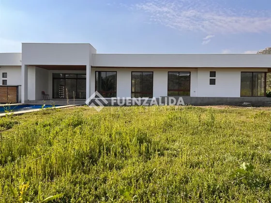 Casa En Venta De 4 Dorm. En Colina