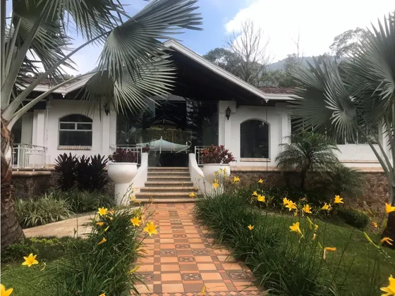 Casa Campestre En Venta Sector Poblado En Medellín 