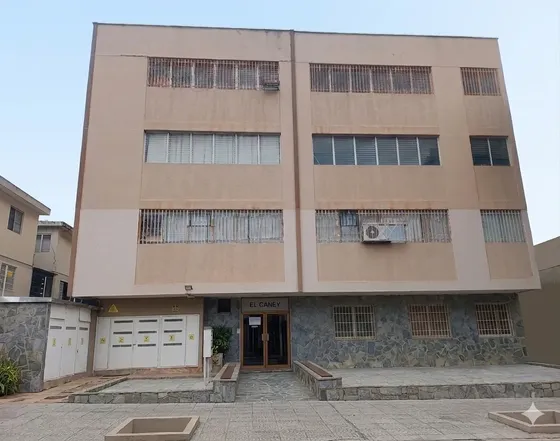 Alquilo Piso Industrial En La Urbina De 700 M2, 3 Baños Y 2 P/e Acropolis Rh